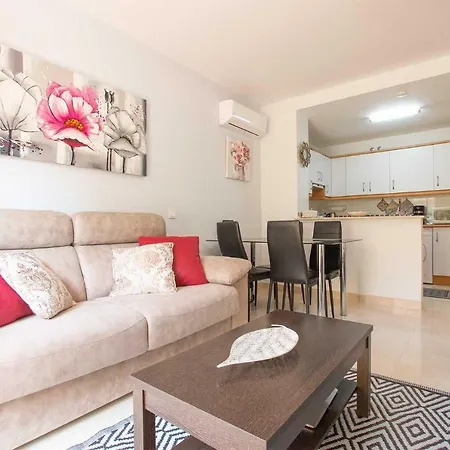 Apt Vacacional Cerca De La Playa Torrecilla En Daire Nerja